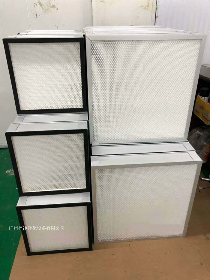ULPA高效過濾器適用于對潔凈度要求極高的領(lǐng)域，如生物制藥、半導(dǎo)體潔凈室等。