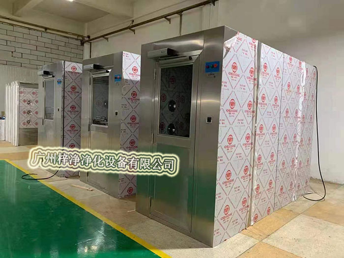 全不銹鋼風淋室通道外觀簡潔、大方，使用壽命長