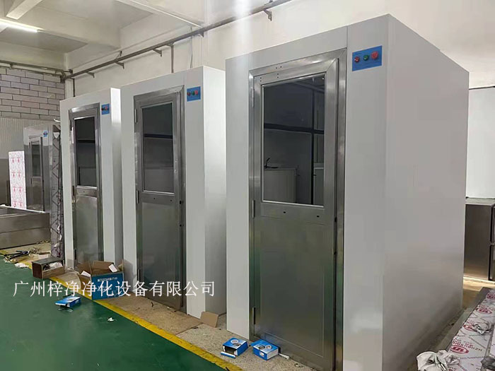 普通風(fēng)淋室需手動(dòng)開關(guān)門，操作相對(duì)較為繁瑣。